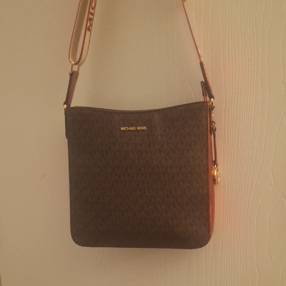 Michael Kors Large Messenger Brown Signature/Crimson Red Crossbody Bag
